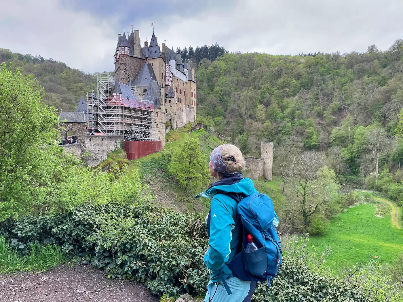 moselsteig_wanderer_schloss_eltz