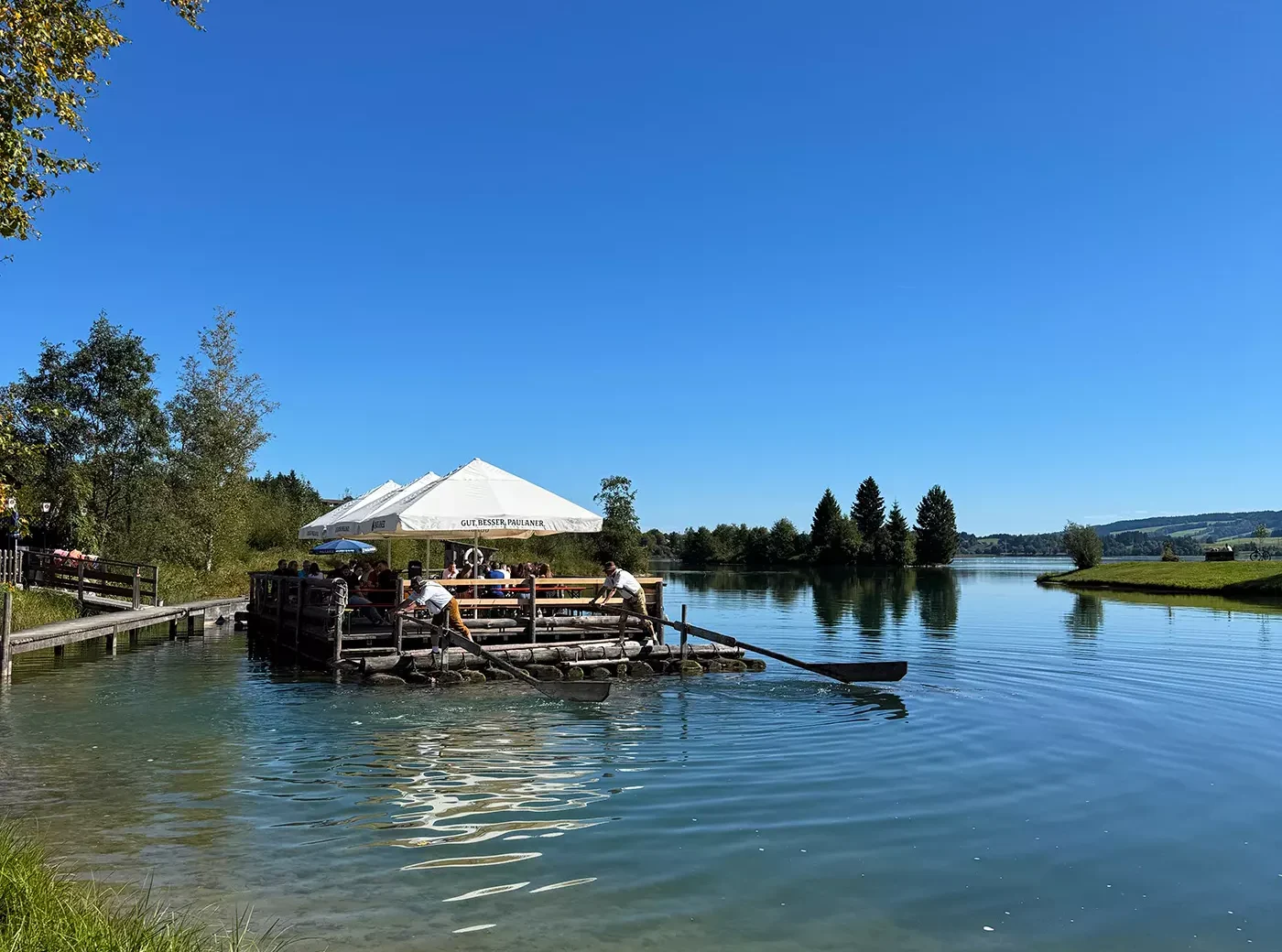 Floß_bei_Lechbruck_auf_Lechstausee